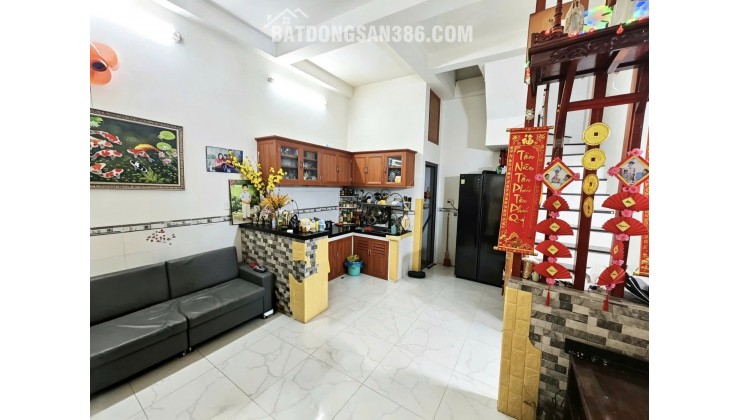 Bán nhà ở đường Cách Mạng Tháng Tám, khu vực trung tâm